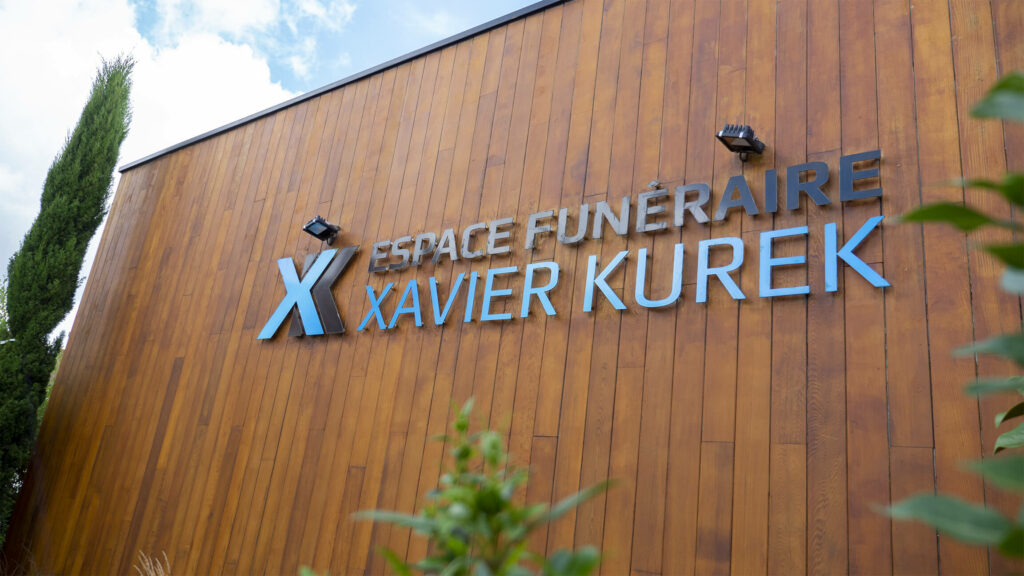 exterieur espace funeraire xavier kurek